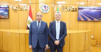 باستثمارات ضخمة.. محافظ المنيا يبحث مع "إنفنيتي للطاقة" تنفيذ مشروع عملاق للطاقة الشمسية