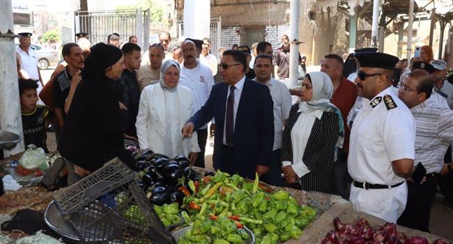 محافظ القليوبية يتفقد سوق بهتيم بعد الانتهاء من تسكين الباعة الجائلين 