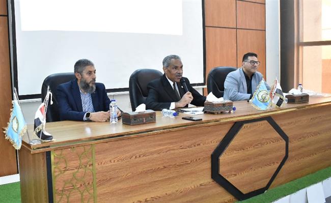 تدريب اللجنة المتكاملة للمناطق الساحلية لتعزيز التكيف مع التغيرات المناخية بمطروح