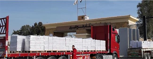 قافلة "زاد العزة" الـ236 تدخل إلى الفلسطينيين في قطاع غزة