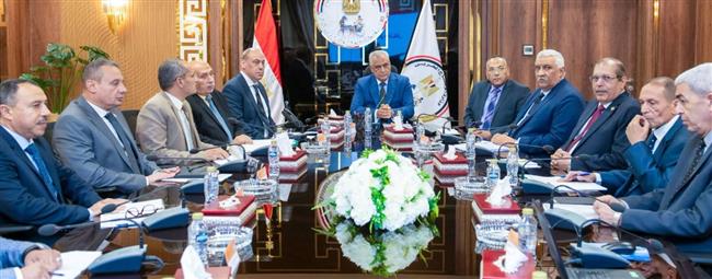  وزير الدولة للإنتاج الحربي يتابع خطط تطوير شركات إنتاج الذخائر