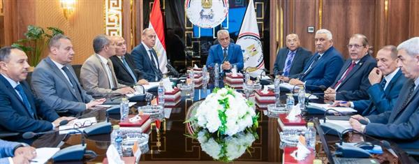 وزير الدولة للإنتاج الحربي يتابع خطط تطوير شركات إنتاج الذخائر