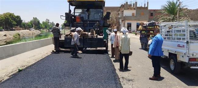الأقصر تواصل تطوير الطريق الزراعي الغربي بأرمنت