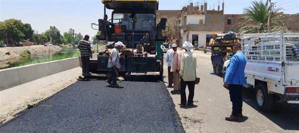 الأقصر تواصل تطوير الطريق الزراعي الغربي بأرمنت