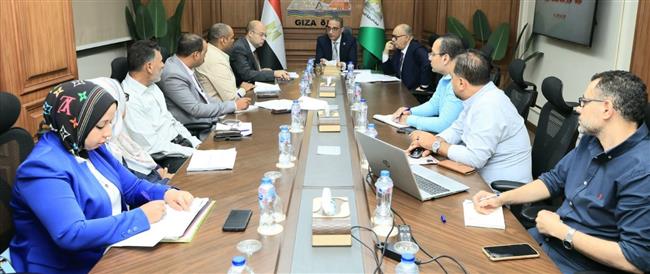 محافظ الجيزة يتابع خطط العمل ونسب إنجاز المشروعات بمركز الصف