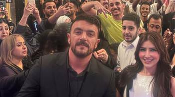   وسط حضور جماهيري كبير.. أحمد العوضي ومي عمر يحتفلان بـ"شمشون ودليلة" في السعودية
