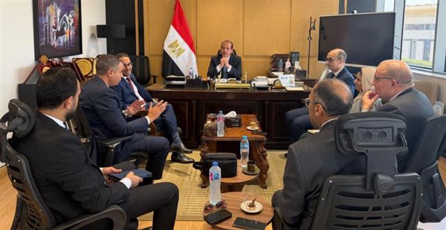 نائب وزير الصحة يتابع مع «سيمنز هيلثينيرز» تنفيذ الأنظمة المميكنة للمعامل المركزية بمدينة بدر