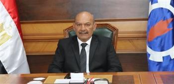 محافظ السويس يوجه برفع كفاءة العاملين عبر دورات الحاسب الآلى