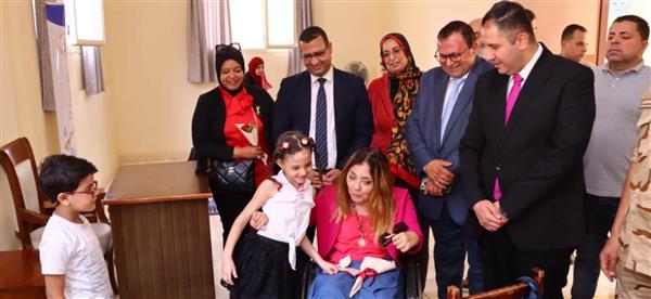 محافظ دمياط: دعم ذوي الإعاقة أولوية