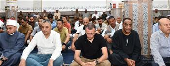   محافظ أسوان يستمع لمطالب المواطنين بكوم أمبو