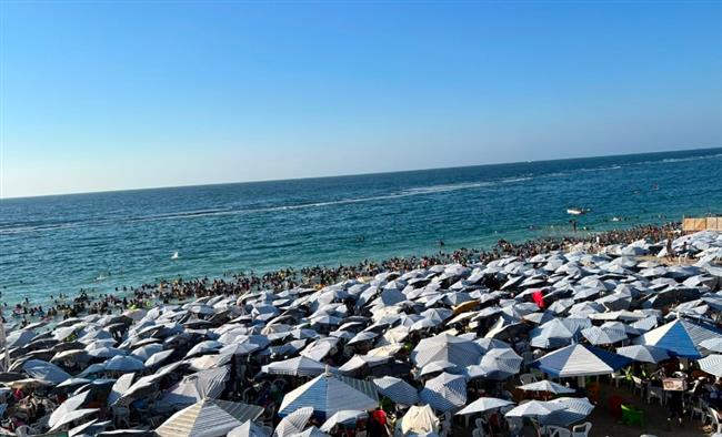 محافظ الإسكندرية: أكثر من 2 مليون زائر يتوافدون على الشواطئ بعد انتهاء امتحانات الثانوية العامة 