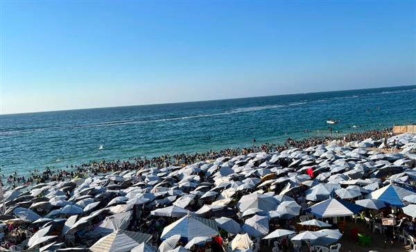 محافظ الإسكندرية: أكثر من 2 مليون زائر يتوافدون على الشواطئ بعد انتهاء امتحانات الثانوية العامة