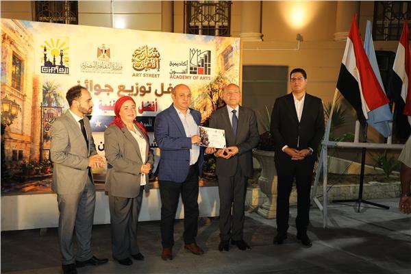 محافظ القاهرة يشهد احتفالية تكريم المشاركين المتميزين في عروض «شارع الفن»