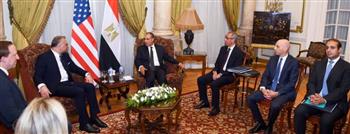   وزير الخارجية يبحث مع كبير مستشاري الرئيس الأمريكي للشؤون العربية والإفريقية التطورات الإقليمية