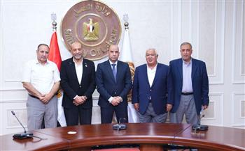 وزير العمل يلتقي رابطة أصحاب مصانع النسيج والملابس بالمحلة الكبرى