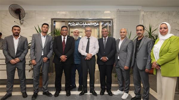 وفد يضم قيادات قطاع المرافق يزور غرفة العمليات المركزية بشركة الصرف الصحي بالإسكندرية