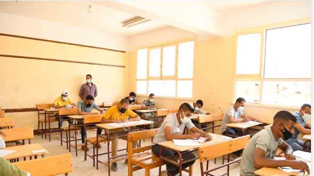 طلاب الثانوية العامة بمحافظات الجمهورية يؤدون امتحاني الكيمياء والجغرافيا