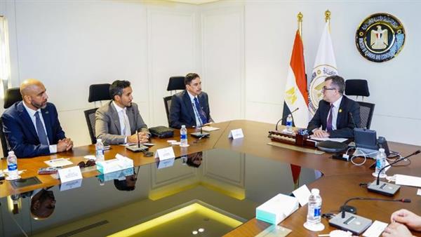 وزير التخطيط يبحث آفاق التعاون مع "موانئ دبي العالمية"