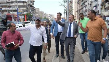   محافظ بورسعيد يتفقد أعمال رفع كفاءة المسطحات الخضراء بشارع نهضة مصر 