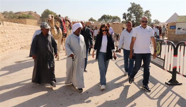 الجيزة تتابع انتظام منظومة ركوب الخيل والجمال بالمنطقة الأثرية للأهرامات