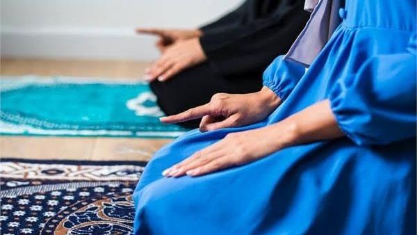 هل يجوز للمرأة رفع الأذان بين النساء؟.. الإفتاء توضح