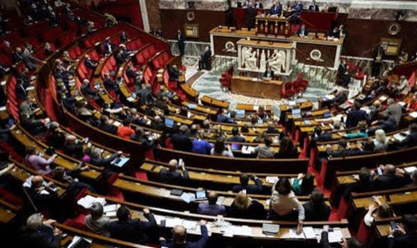 البرلمان الفرنسي يوافق على حظر وسائل التواصل الاجتماعي لمن هم دون 15 عامًا