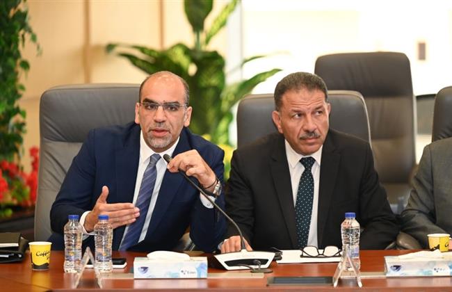 وزارة الصناعة تبحث تحديات قطاع السكر باجتماع موسع مع الشركات