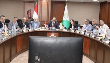   محافظ الجيزة يلتقي بأعضاء مجلسي النواب والشيوخ