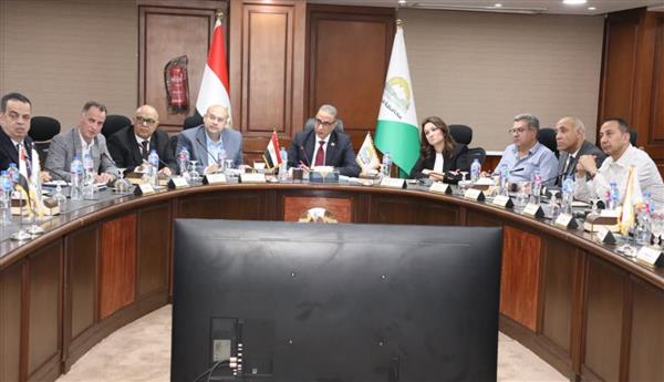 محافظ الجيزة يلتقي بأعضاء مجلسي النواب والشيوخ