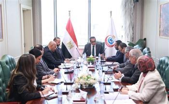 وزير الصحة يبحث مع الأمين العام لمؤسسة الجارحي تعزيز التعاون لدعم القطاع الصحي