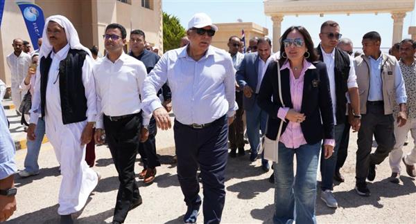 وزيرة الإسكان ومحافظ مطروح يبدءان جولة تفقدية بعدد من مشروعات مياه الشرب والصرف