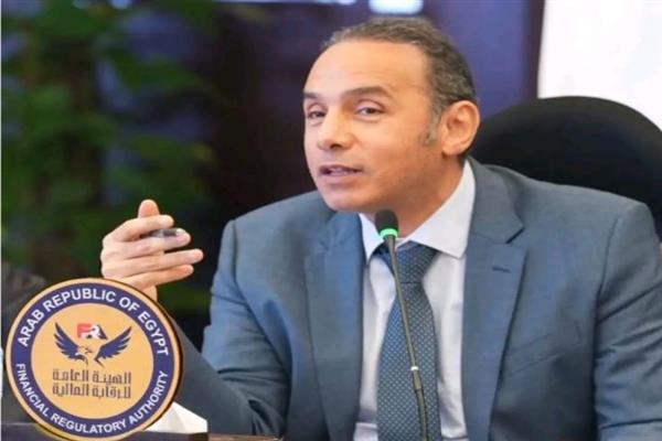 تطوير وثيقة تأمين المصريين بالخارج.. تعويض 100 ألف جنيه في حالات الفصل التعسفي