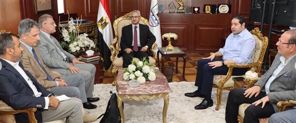 محافظ بني سويف يبحث مع الوكالة الإيطالية تعزيز التنمية الزراعية
