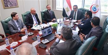 وزير الصحة يبحث مع الأمين العام لمؤسسة الجارحي تعزيز التعاون لدعم القطاع الصحي