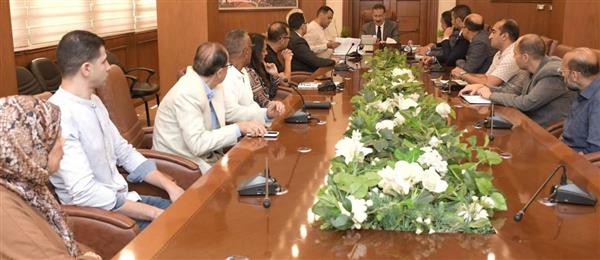 محافظ بورسعيد يوقع عقود تمليك أراضي لـ6 مصانع بالمنطقة الصناعية جنوب بورسعيد