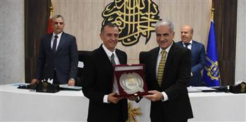    محافظ أسوان يكرم الدكتور لؤى سعد الدين تقديراً لمسيرته العلمية ودوره فى خدمة المجتمع