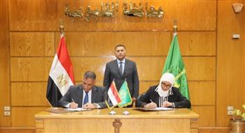 القليوبية توقع بروتوكولا مع شركة «فينوس» لتشغيل سيارات توزيع لمبات الليد