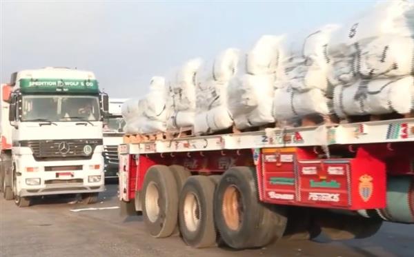 الهلال الأحمر المصري يطلق قافلة زاد العزة من مصر إلى غزة