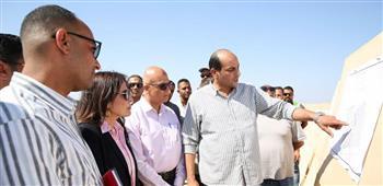 وزيرة الإسكان تتفقد الأراضي البديلة لمشروع تطوير منطقة علم الروم بمطروح