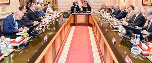 محافظ الوادي الجديد ورئيس الهيئة العربية للتصنيع يبحثان الموفق التنفيذي للمشروعات المشتركة