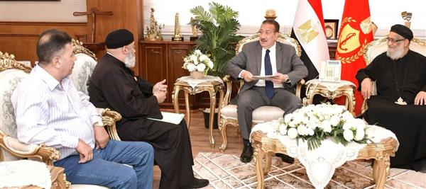 محافظ بورسعيد يستقبل وفد الكنيسة برئاسة الأنبا بولا ويؤكد أهمية دور العبادة في ترسيخ قيم المحبة والتسامح
