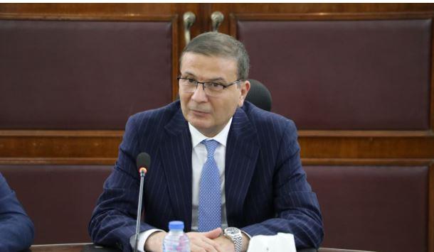 وزير الزراعة يعقد اجتماعاً موسعاً لدعم وتطوير صناعة الألبان