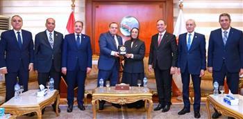 رئيس الهيئة الوطنية للانتخابات يهنئ رئيسة النيابة الإدارية بتوليها منصبها