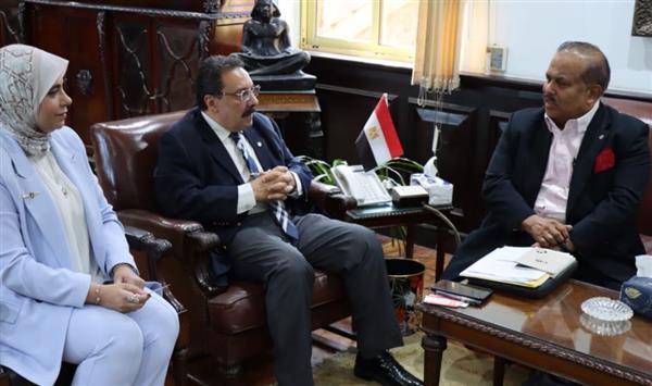 جامعة وأكاديمية الإسكندرية الماليزية توقعان عقد إنشاء فرع الجامعة بماليزيا