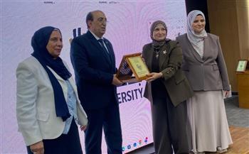 نقيب التمريض تستعرض التعريف الجديد للتمريض بالمؤتمر العلمي الدولي بجامعة السلام