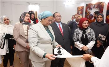 أمل عمار تشهد معرض النسيج الذكي وملابس ذوي الهمم لرائدات أعمال جامعة كفر الشيخ