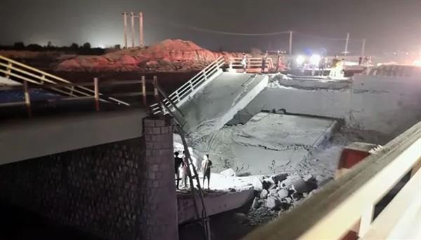 إيران تهدد بضرب البنية التحتية في المنطقة