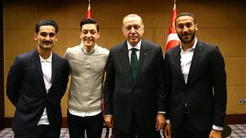    أوزيل يقلب الطاولة ويتصدر المشهد السياسي في تركيا
