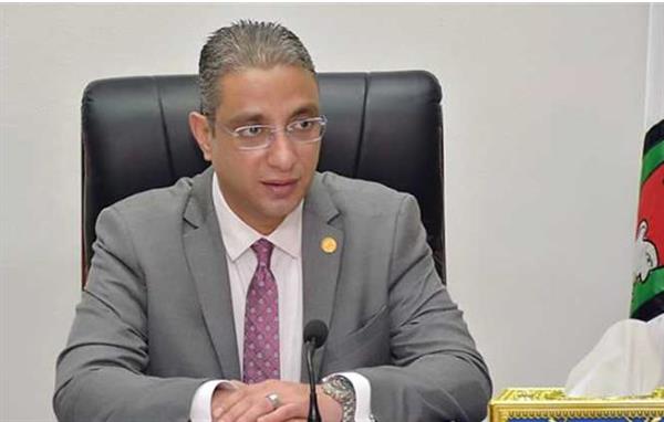 محافظ الجيزة يقرر إيقاف العمل الميداني لعمال النظافة لهذا السبب