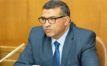 لحمايتهم من ضربات الشمس.. محافظ قنا يوجه بتنظيم مواعيد عمل عمال النظافة خلال فترات الذروة 